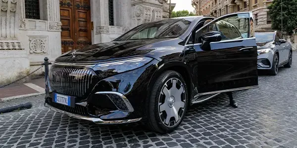 noleggio con conducente maybach vista laterale
