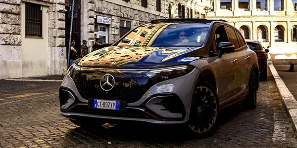 noleggio con conducente mercedes eqs suv frontale